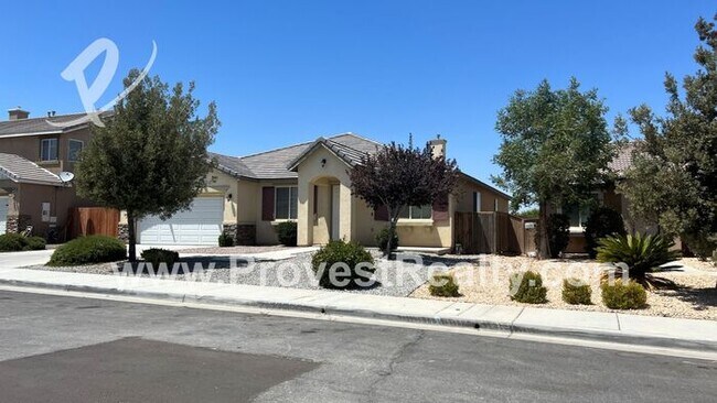 Building Photo - 4 Bed, 2 Bath Hesperia Home!!!!!