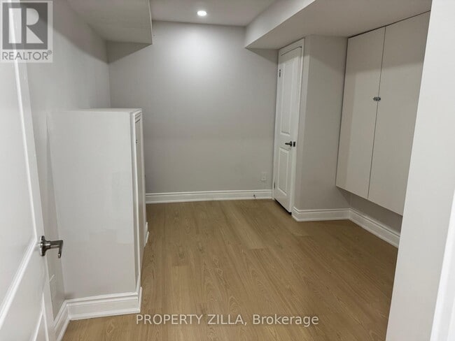 Photo du bâtiment - 163 Freure Dr