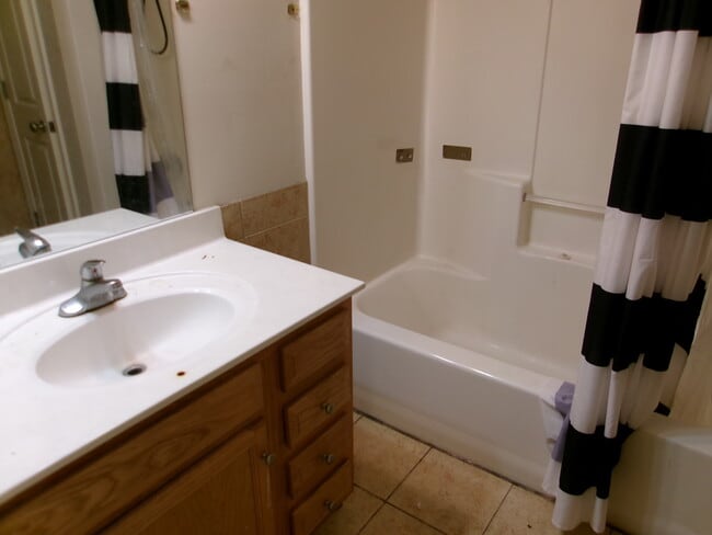 Building Photo - 1453 Park St