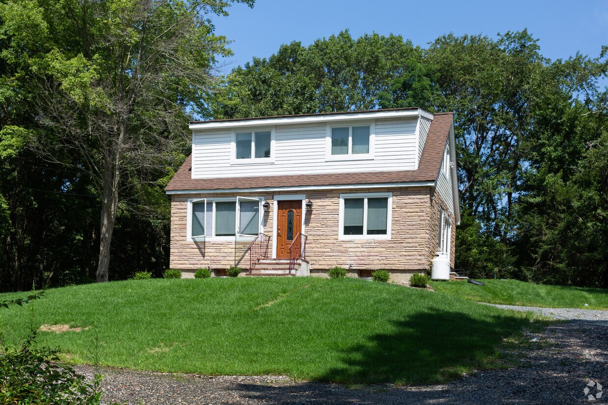 Foto principal - 99 Middleville Rd