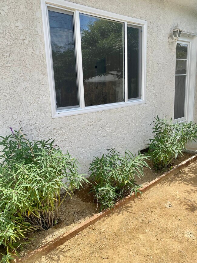 Foto del edificio - 945 E 67th St