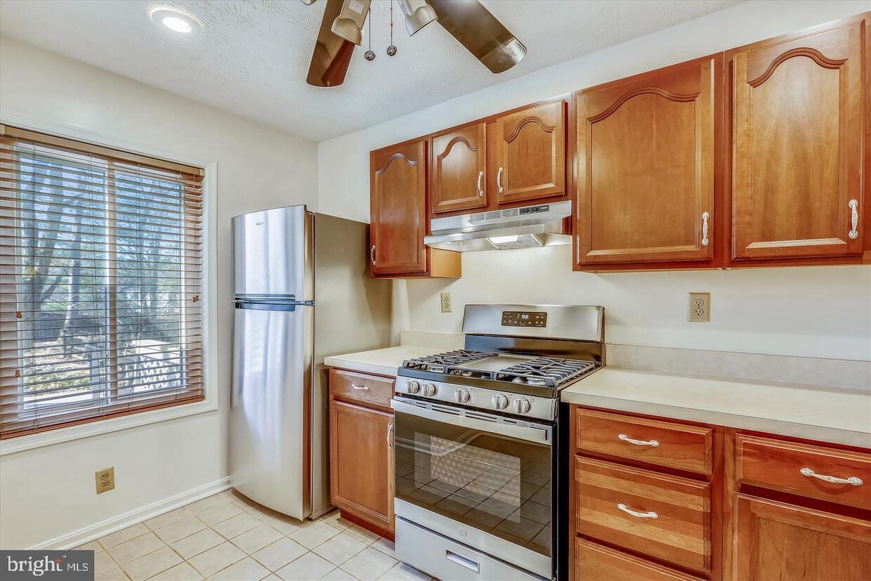 952 Windbrooke Dr Unit 952, Gaithersburg, MD 20879 Room for Rent in