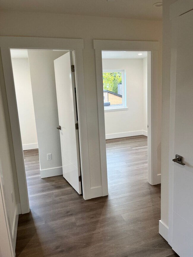 Building Photo - Brand New 3 bedroom, 2.5 Bath Townhomes