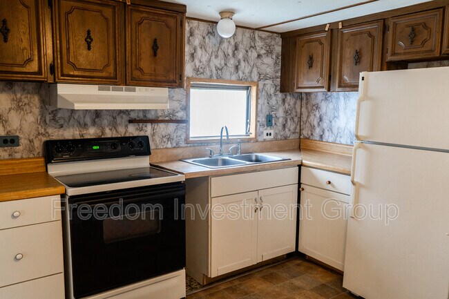 Building Photo - 126 Lenoir Ave