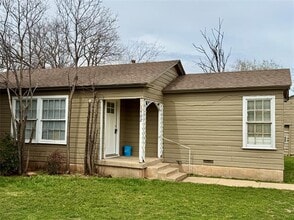 Building Photo - 1702 S 17th St