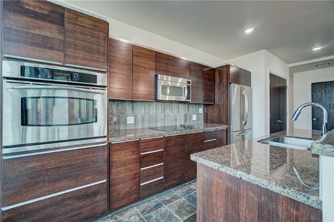 Building Photo - 5900 Mosteller Dr