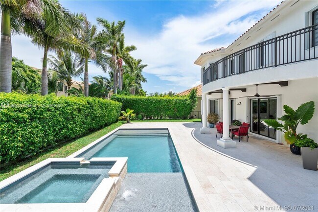 Foto del edificio - 19345 SW 79th Ct