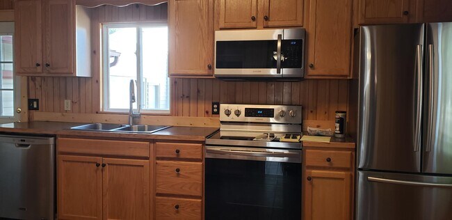 Building Photo - 416 S 11th St