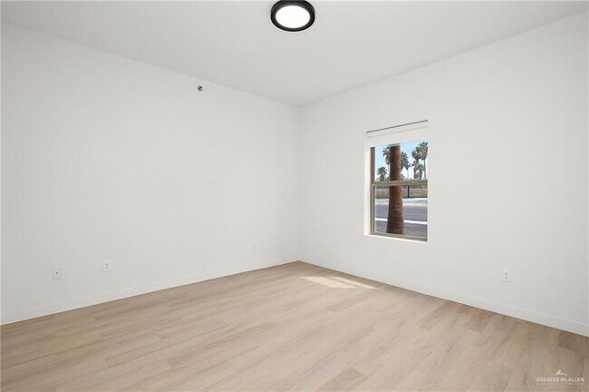 Foto del edificio - 11 N Ware Rd