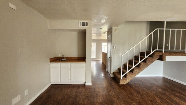 Building Photo - Norman Duplex