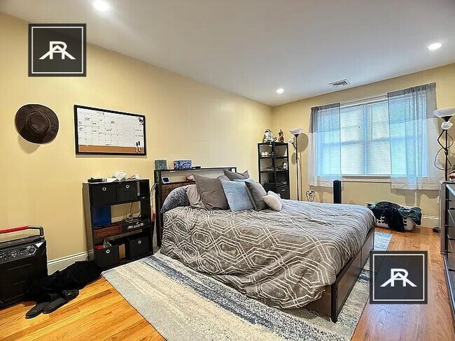 Building Photo - 5 bedroom in Brighton MA 02135