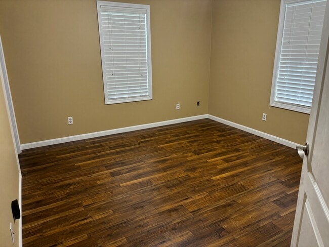 Foto del edificio - 402 Susannah Ave