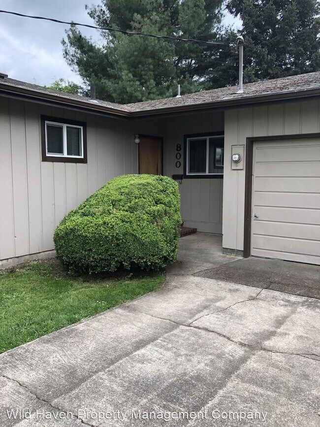 Building Photo - 3 br, 1 bath House - 800 NE 15th St.