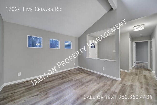 Foto del edificio - 12024 5 Cedars Rd