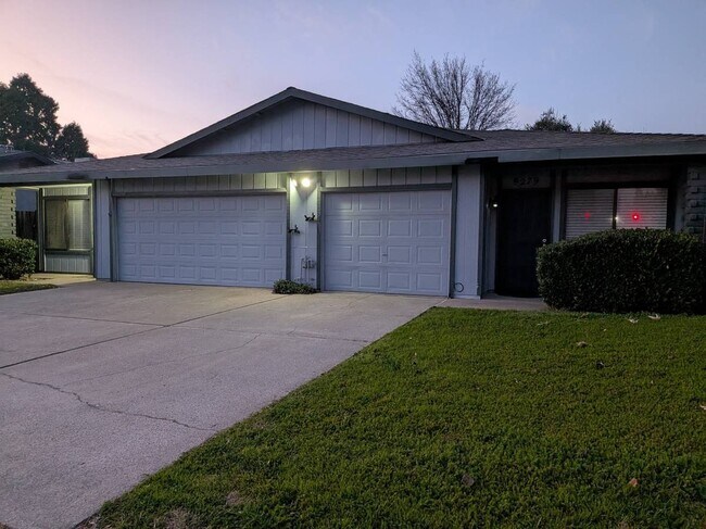Building Photo - 9277 Corinthian Cir