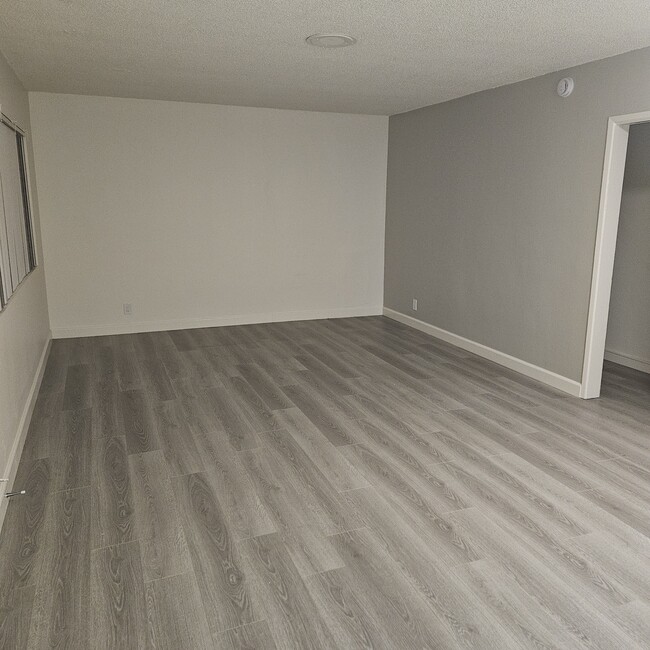 Building Photo - Gardena Capri Apartments