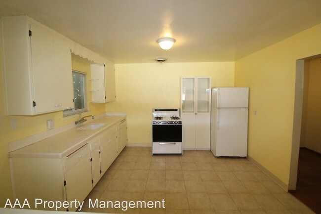Building Photo - 2 br, 1 bath House - 425 H Street