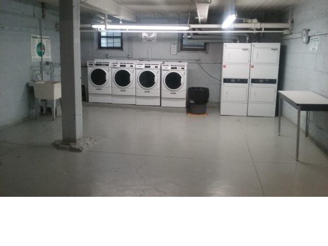 Foto del edificio - 8615 Elmhurst Ave