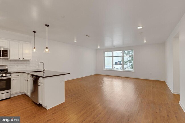 Foto del edificio - 6157 Ridge Ave