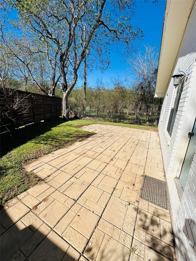 Building Photo - 108 Creek Bend Ln