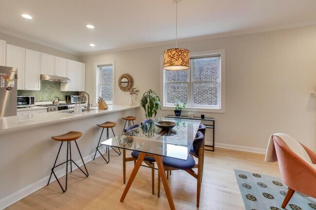 Foto del edificio - 1725 N Mohawk St