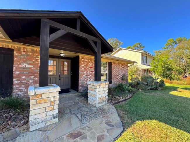 Building Photo - 114 Elmwood St