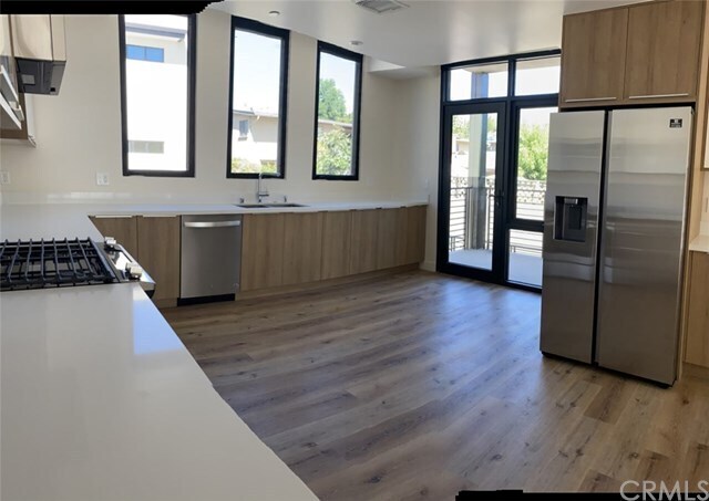 Building Photo - 501 N Santa Anita Ave