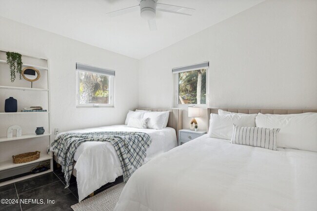 Building Photo - 301 Azure Ln