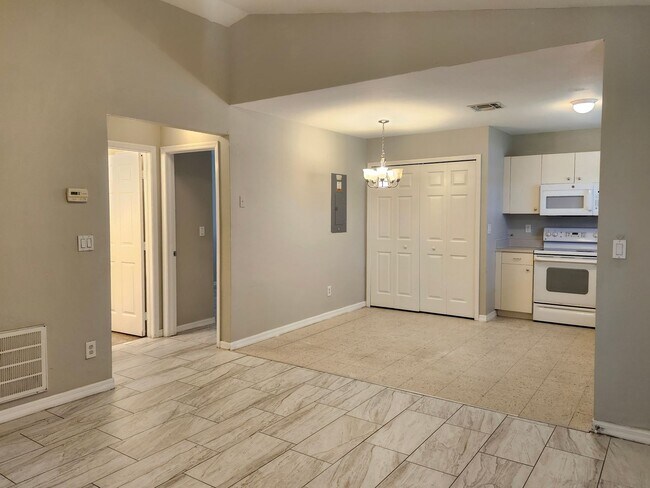 Building Photo - Nice duplex!!!