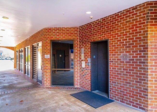 Building Photo - 1410 4th Street Dr NW