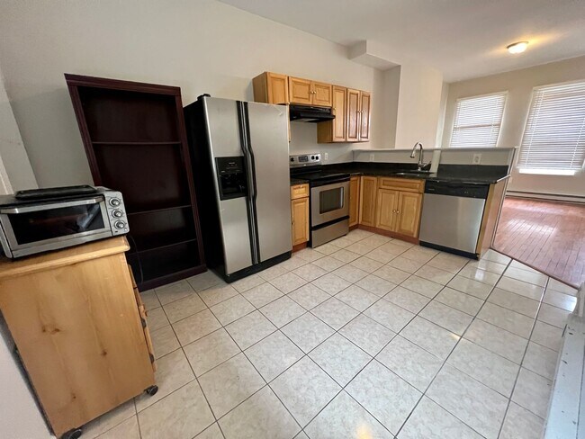 Building Photo - Stunning 4-Bedroom Townhouse in North Phil...