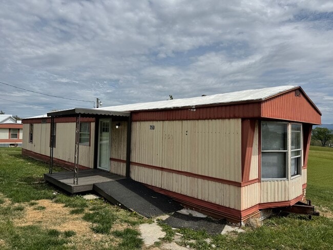 Building Photo - 2 Bedroom 1 Bathroom Home located in Greeneville, TN