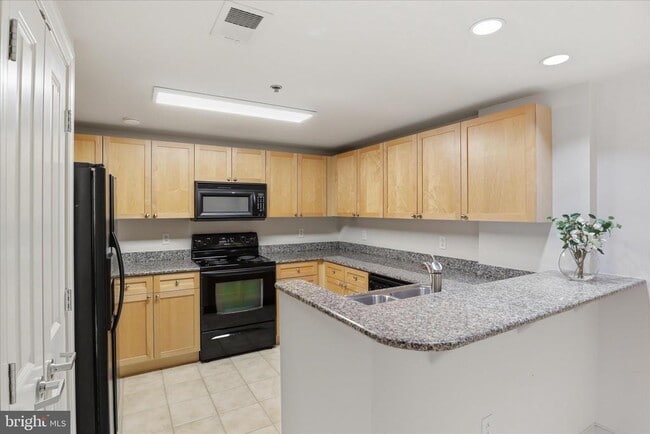 Building Photo - 777 7th St NW