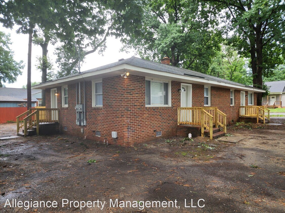 Primary Photo - 2 br, 1 bath House - 3106 Parkdale Rd