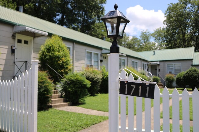Exterior - 1711 Oxmoor Rd