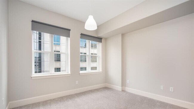 Building Photo - 4620 Piedmont Row Dr