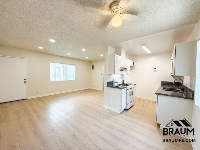 Building Photo - 6336 Tujunga Ave