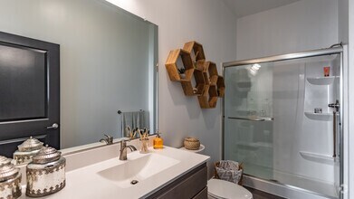 2BR,2BA,-The New Hampshire - Constitution