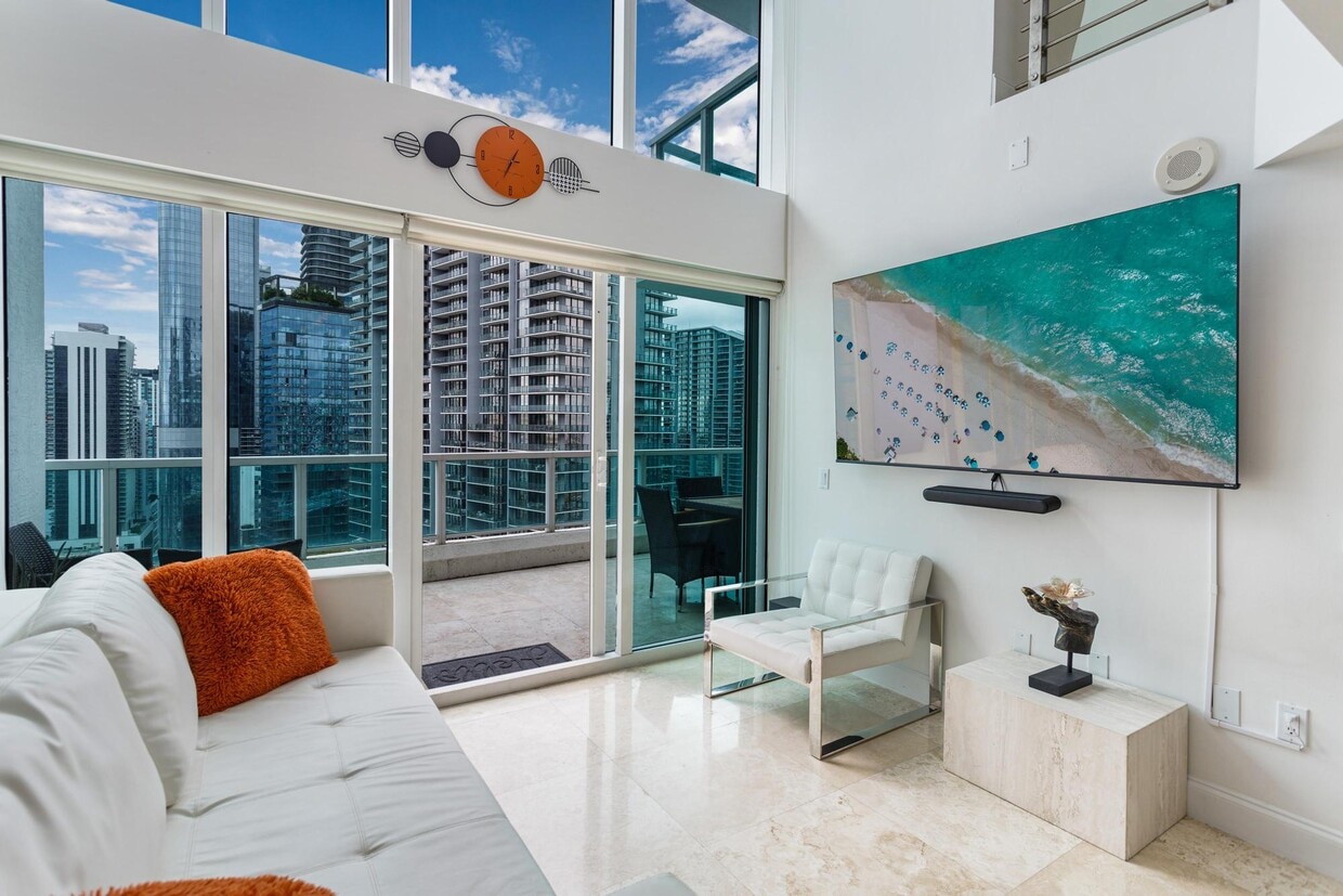 Photo - 41 SE 5th St (Miami, FL)