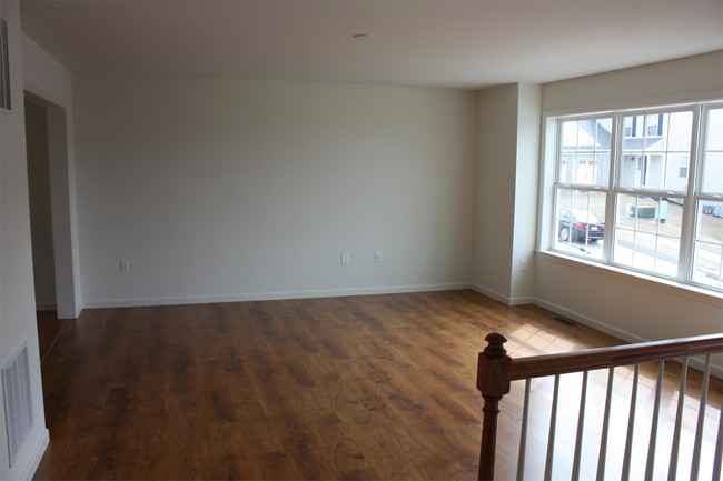 Building Photo - 631 Winding Ln