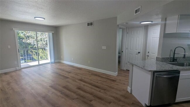 Building Photo - 1948 Lake Atriums Cir