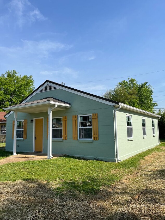 Primary Photo - Renovated Cottage!