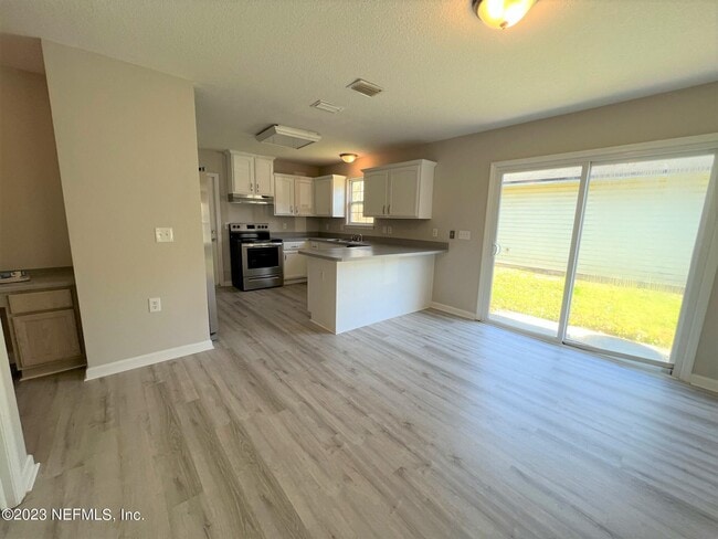 Building Photo - 1044 Bruen St