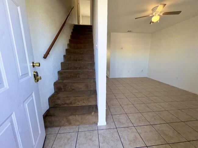 Building Photo - 1112 Leslie Cir