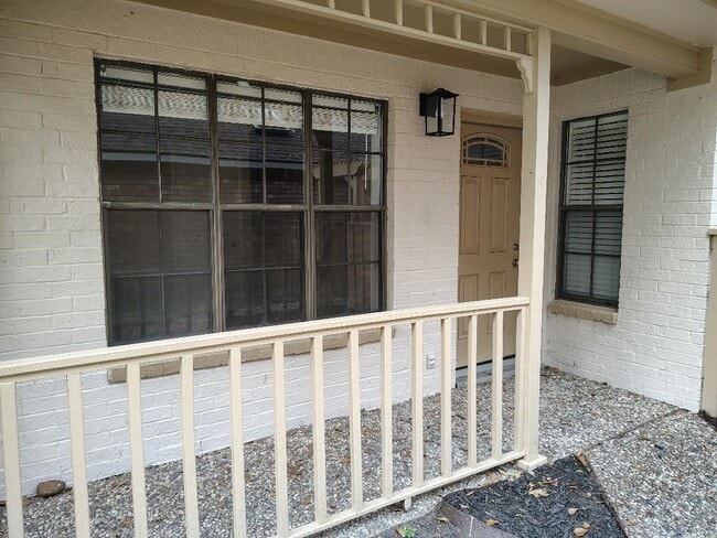 Building Photo - 2823 Whitman Dr