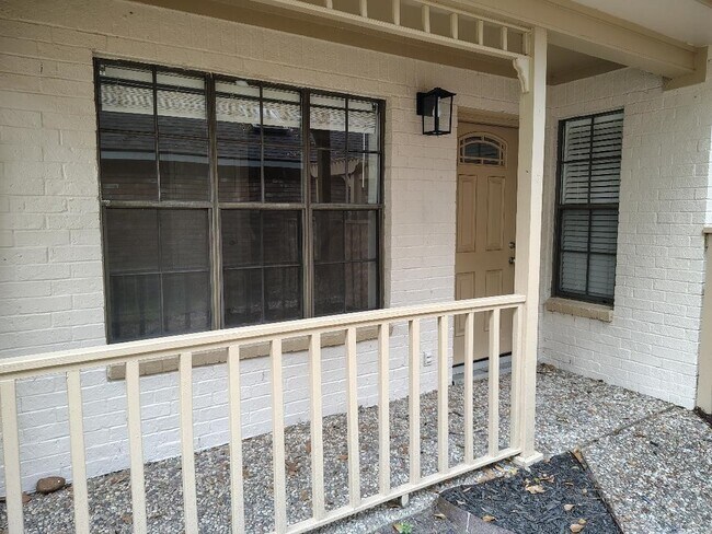 Foto del edificio - 2823 Whitman Dr