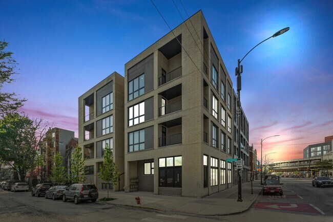 Foto del edificio - 2404 W Moffat St