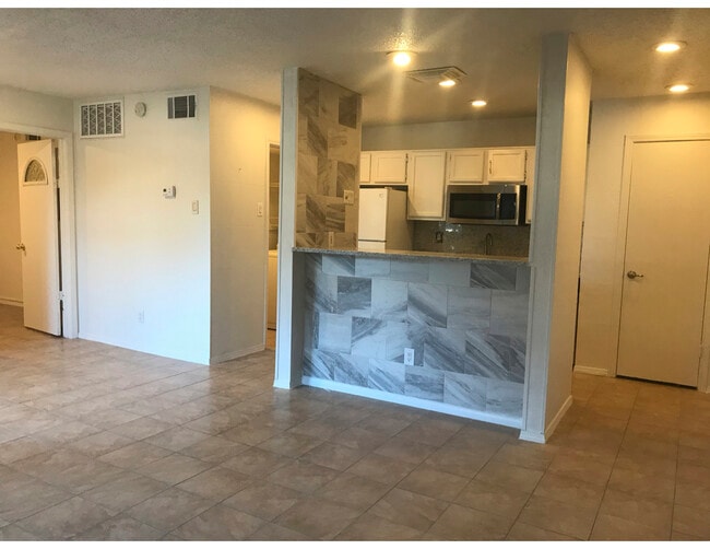 Living/Kitchen - 18333 Roehampton Dr