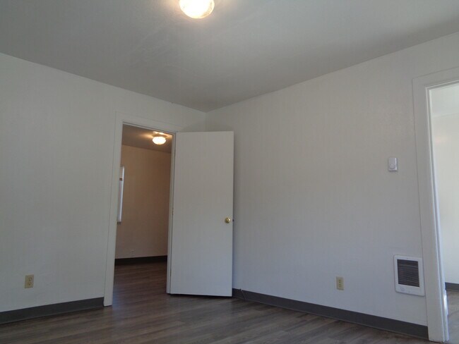 Foto del edificio - 345 Pine St NE