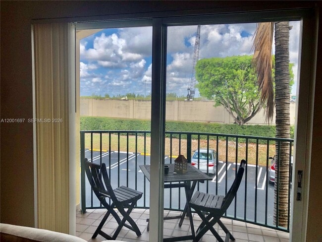 Foto del edificio - 7290 NW 114th Ave